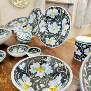 Collezione “Notte Fiorita” – Ceramica Artistica Dipinta a Mano