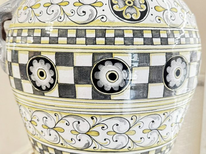 Linea Scacchi: vaso bianco e nero con decoro geometrico