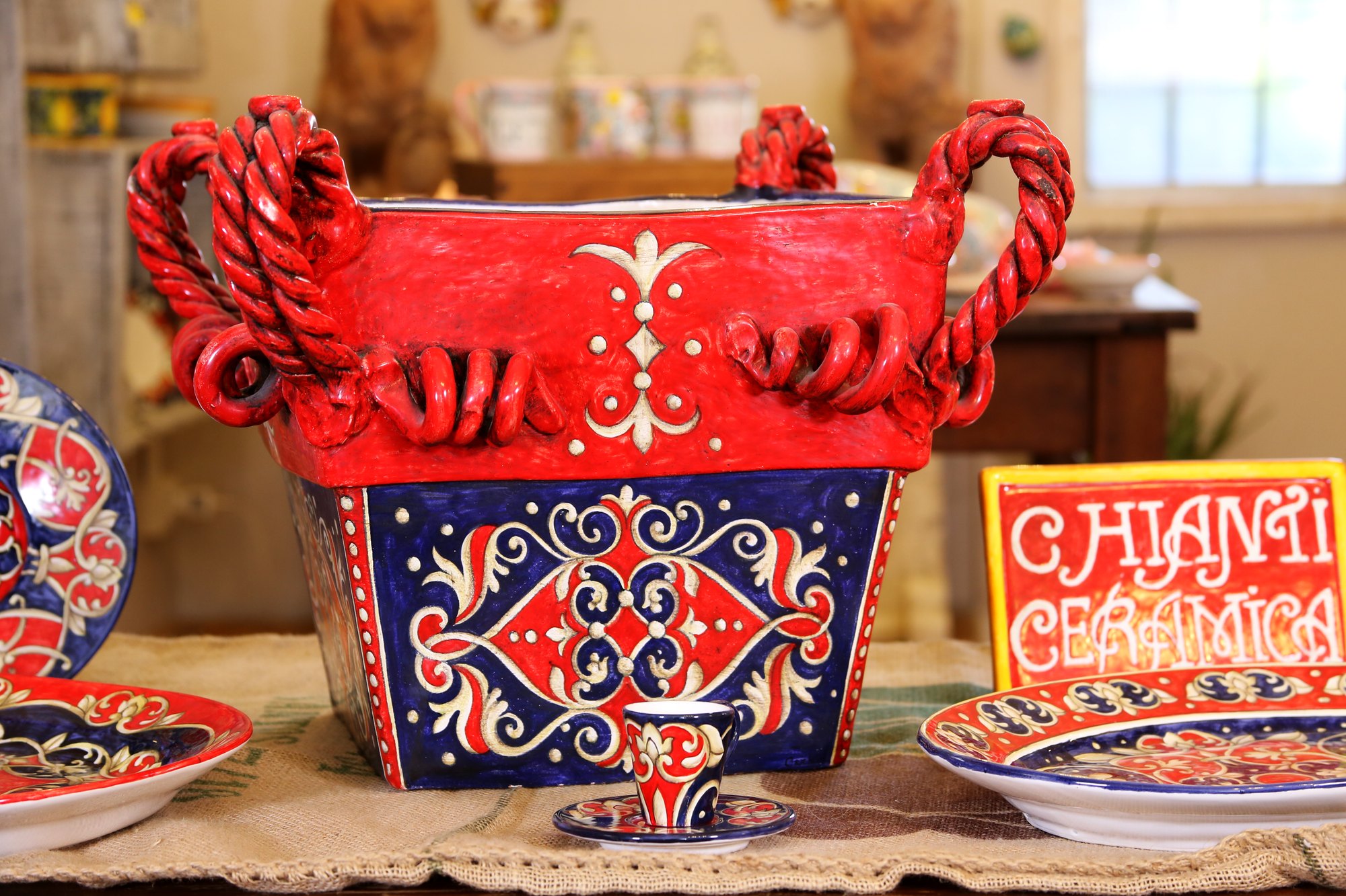 Detail of a cachepot with the red and blue ricco pattern